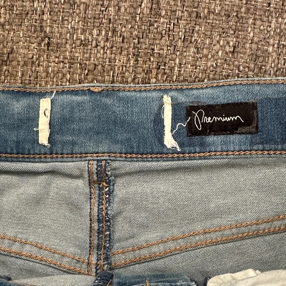 Garage Premium Retro High Waist Cuffed Denim Shorts Light Wash Blue Size 5 / 26